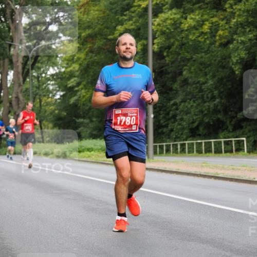 13.09.2026 - 21. swb-Marathon Bremen TobiasT http://msf.ph/oto/10281115 13.09.2026 11:40:39 Laufen 1976, 2024, 1780 meine-sportfotos.de