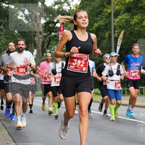 13.09.2026 - 21. swb-Marathon Bremen TobiasT http://msf.ph/oto/10281171 13.09.2026 11:40:47 Laufen 77, 195, 60, 382, 0030, 21, 026, 735, 1879 meine-sportfotos.de