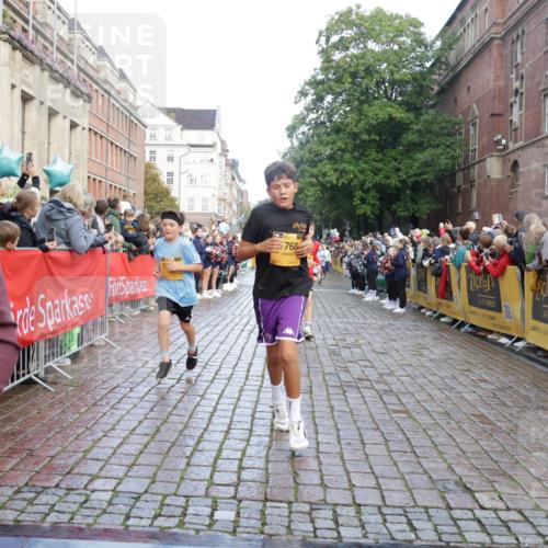 13.09.2026 - Kiel Lauf Yannick Fuchs http://msf.ph/oto/10281241 13.09.2026 08:54:53 Ziel 159, 561, 744, 820, 2699, 2754, 2770, 4069, 4227, 4348, 5454, 6607, 6737, 9045, 9163, 10279, 10447, 11133, 11263, 11330, 11464, 11470, 11780, 12654, 241, 1218, 1701, 2139, 2542, 2742, 3211, 3457, 3896, 3936, 4419, 4494, 4731, 5041, 5462, 5693, 6030, 6214, 6574, 6618, 6740, 6945, 7055, 7774, 7877, 8110, 8111, 8545, 8670, 8850, 9447, 9533, 9698, 9714, 10488, 10937, 11263, 11433, 11656, 471, 495, 889, 1450, 1768, 2773, 3219, 3863, 6206, 8546 meine-sportfotos.de