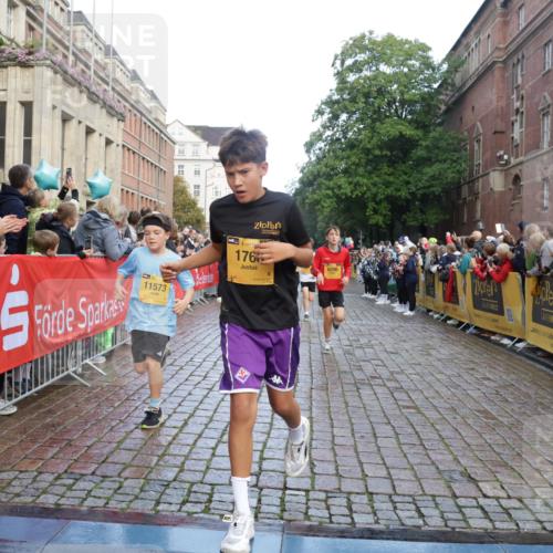 13.09.2026 - Kiel Lauf Yannick Fuchs http://msf.ph/oto/10281251 13.09.2026 08:54:53 Ziel 159, 561, 744, 820, 2699, 2754, 2770, 4069, 4227, 4348, 5454, 6607, 6737, 9045, 9163, 10279, 10447, 11133, 11263, 11330, 11464, 11470, 11780, 12654, 241, 1218, 1701, 2139, 2542, 2742, 3211, 3457, 3896, 3936, 4419, 4494, 4731, 5041, 5462, 5693, 6030, 6214, 6574, 6618, 6740, 6945, 7055, 7774, 7877, 8110, 8111, 8545, 8670, 8850, 9447, 9533, 9698, 9714, 10488, 10937, 11263, 11433, 11656, 471, 495, 889, 1450, 1768, 2773, 3219, 3863, 6206, 8546 meine-sportfotos.de