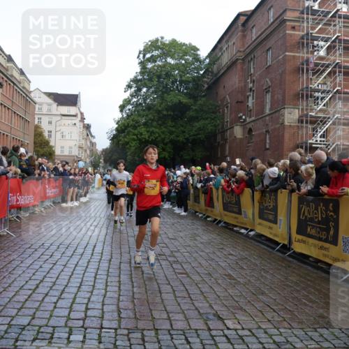 13.09.2026 - Kiel Lauf Yannick Fuchs http://msf.ph/oto/10281261 13.09.2026 08:54:54 Ziel 159, 561, 744, 820, 2699, 2754, 2770, 4069, 4227, 4348, 4828, 5454, 6607, 6737, 9045, 9163, 10279, 10447, 11133, 11330, 11464, 11470, 11780, 12654, 241, 1218, 1701, 2139, 2542, 2742, 2754, 3211, 3457, 3896, 3936, 4419, 4494, 4731, 5041, 5462, 5693, 6030, 6214, 6574, 6618, 6737, 6740, 6945, 7055, 7774, 7877, 8110, 8111, 8545, 8670, 8850, 9045, 9533, 9698, 9714, 10488, 10937, 11263, 11433, 11656, 471, 495, 889, 1450, 1768, 2773, 3218, 3219, 3863, 6206, 8546 meine-sportfotos.de