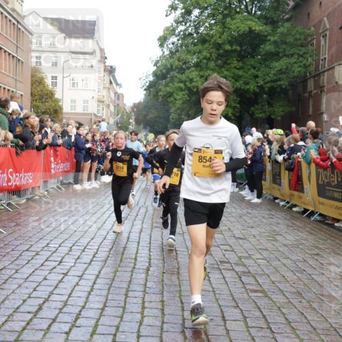 13.09.2026 - Kiel Lauf Yannick Fuchs http://msf.ph/oto/10281280 13.09.2026 08:54:56 Ziel 495, 561, 744, 820, 2699, 2770, 2773, 4069, 4227, 4348, 4828, 5454, 6607, 9163, 10279, 10447, 11133, 11330, 11464, 11470, 11780, 12654, 159, 241, 1701, 2139, 2542, 2742, 2754, 3211, 3457, 3896, 3936, 4419, 5454, 5462, 5693, 6214, 6574, 6618, 6737, 6740, 6945, 7055, 7774, 7877, 8110, 8111, 8545, 8670, 8850, 9045, 9533, 9698, 9714, 10488, 10937, 11263, 11433, 11656, 12654, 471, 889, 1450, 1768, 3218, 3219, 3863, 5860, 6206, 7222, 8546 meine-sportfotos.de