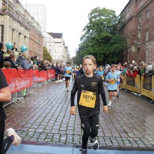 13.09.2026 - Kiel Lauf Yannick Fuchs http://msf.ph/oto/10281308 13.09.2026 08:54:58 Ziel 495, 561, 744, 820, 889, 1450, 2699, 2773, 4069, 4348, 4828, 6607, 9163, 11330, 11464, 11470, 11780, 159, 241, 561, 820, 1701, 2139, 2542, 2742, 2754, 2770, 3211, 3457, 3896, 3936, 4227, 4419, 5454, 5462, 5693, 6574, 6737, 6740, 6945, 7055, 7774, 7877, 8110, 8111, 8545, 8670, 8850, 9045, 9533, 9698, 10279, 10447, 10488, 10937, 11133, 11263, 11433, 11656, 12654, 114, 471, 1489, 1768, 3218, 3219, 3863, 5225, 5860, 6206, 7222, 8546 meine-sportfotos.de