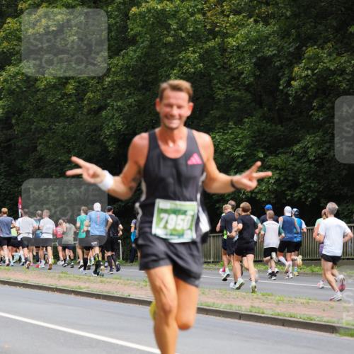 13.09.2026 - 21. swb-Marathon Bremen TobiasT http://msf.ph/oto/10281341 13.09.2026 11:51:23 Laufen 7950 meine-sportfotos.de
