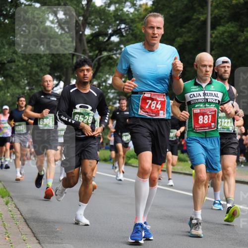 13.09.2026 - 21. swb-Marathon Bremen TobiasT http://msf.ph/oto/10281363 13.09.2026 11:53:26 Laufen 6906, 6267, 6528, 784, 881, 3127, 21 meine-sportfotos.de