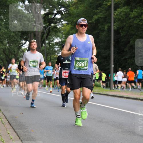 13.09.2026 - 21. swb-Marathon Bremen TobiasT http://msf.ph/oto/10281441 13.09.2026 11:55:19 Laufen 2493, 3961, 808 meine-sportfotos.de