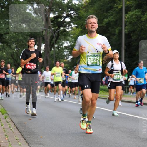 13.09.2026 - 21. swb-Marathon Bremen TobiasT http://msf.ph/oto/10281464 13.09.2026 11:55:25 Laufen 93373, 111, 5532, 6203, 21, 9984 meine-sportfotos.de