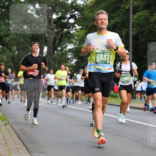 13.09.2026 - 21. swb-Marathon Bremen TobiasT http://msf.ph/oto/10281471 13.09.2026 11:55:25 Laufen 933, 117, 5532, 2, 9984 meine-sportfotos.de