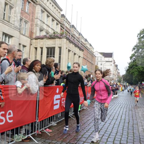 13.09.2026 - Kiel Lauf Yannick Fuchs http://msf.ph/oto/10281486 13.09.2026 08:55:12 Ziel 114, 471, 889, 1450, 1489, 1768, 3218, 3219, 3863, 5212, 5860, 6206, 6570, 7222, 7917, 8546, 9216, 10604, 10716, 10817, 10822, 11071, 11235, 11400, 11573, 12291, 12349, 159, 495, 561, 744, 820, 1701, 2139, 2699, 2754, 2770, 2773, 3457, 4069, 4227, 4348, 4828, 5454, 6574, 6607, 6737, 7877, 8670, 8850, 9045, 9163, 9533, 10279, 10447, 10488, 11133, 11263, 11330, 11433, 11464, 11470, 11780, 12654, 329, 589, 1106, 1109, 1297, 1952, 2023, 3356, 3693, 5225, 7072, 11656 meine-sportfotos.de