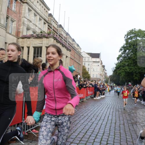 13.09.2026 - Kiel Lauf Yannick Fuchs http://msf.ph/oto/10281497 13.09.2026 08:55:13 Ziel 114, 471, 889, 1450, 1489, 1768, 3218, 3219, 3863, 5212, 5225, 5860, 6206, 6570, 7222, 7917, 8546, 9216, 10222, 10604, 10716, 10817, 10822, 11071, 11235, 11400, 11573, 12291, 12349, 159, 495, 561, 744, 820, 889, 1450, 1701, 2139, 2699, 2754, 2770, 2773, 3457, 4069, 4227, 4348, 4828, 5454, 6574, 6607, 6737, 7877, 8850, 9045, 9163, 9533, 10279, 10447, 10488, 11133, 11263, 11330, 11433, 11464, 11470, 11780, 12654, 329, 589, 1106, 1109, 1297, 1952, 2023, 3356, 3693, 7072 meine-sportfotos.de