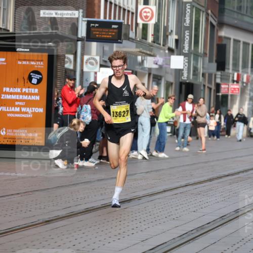 13.09.2026 - 21. swb-Marathon Bremen Strokosch-Dieckow http://msf.ph/oto/10281501 13.09.2026 10:27:02 Ziel 13502, 13627 meine-sportfotos.de