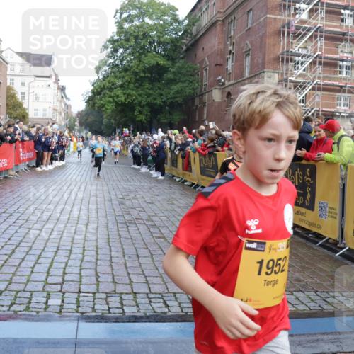 13.09.2026 - Kiel Lauf Yannick Fuchs http://msf.ph/oto/10281533 13.09.2026 08:55:15 Ziel 114, 471, 1109, 1297, 1489, 1768, 3218, 3219, 3356, 3693, 3863, 5212, 5225, 5860, 6206, 6570, 7072, 7222, 7917, 8546, 9216, 10222, 10604, 10716, 10817, 10822, 11235, 11400, 11573, 12291, 12349, 159, 495, 561, 744, 820, 889, 1450, 1701, 2139, 2699, 2754, 2770, 2773, 3457, 4069, 4227, 4348, 4828, 5454, 6570, 6574, 6607, 6737, 7877, 7917, 9045, 9163, 9533, 10279, 10447, 10488, 11071, 11133, 11263, 11330, 11433, 11464, 11470, 11780, 12349, 12654, 329, 589, 1106, 1952, 2023 meine-sportfotos.de