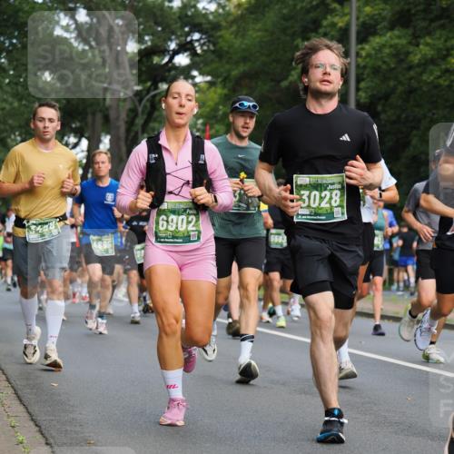 13.09.2026 - 21. swb-Marathon Bremen TobiasT http://msf.ph/oto/10281559 13.09.2026 11:55:53 Laufen 4895, 6902, 21, 5593, 3028, 6123, 21 meine-sportfotos.de