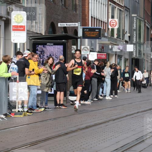 13.09.2026 - 21. swb-Marathon Bremen Strokosch-Dieckow http://msf.ph/oto/10281560 13.09.2026 10:28:10 Ziel 12272, 13515, 13547, 13567, 13635, 13501 meine-sportfotos.de