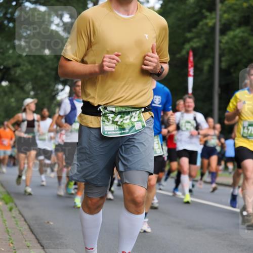 13.09.2026 - 21. swb-Marathon Bremen TobiasT http://msf.ph/oto/10281577 13.09.2026 11:55:55 Laufen 7574, 21, 575 meine-sportfotos.de