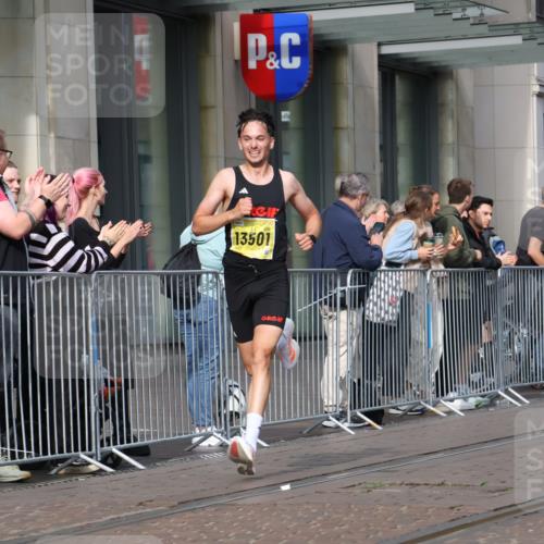 13.09.2026 - 21. swb-Marathon Bremen Strokosch-Dieckow http://msf.ph/oto/10281585 13.09.2026 10:28:13 Ziel 12272, 13515, 13547, 13567, 13593, 13635, 13501 meine-sportfotos.de