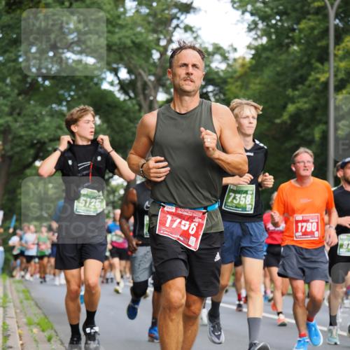 13.09.2026 - 21. swb-Marathon Bremen TobiasT http://msf.ph/oto/10281595 13.09.2026 11:56:07 Laufen 5125, 1756, 7358, 1790 meine-sportfotos.de