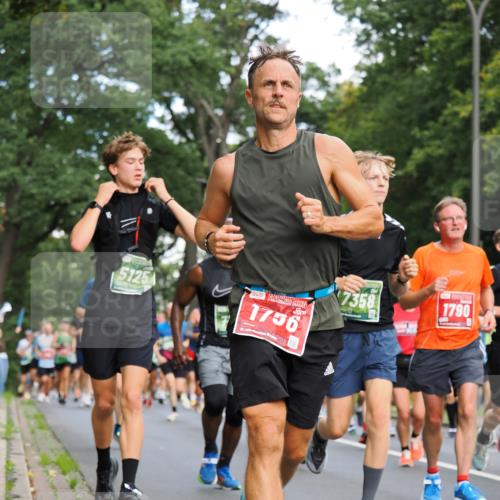 13.09.2026 - 21. swb-Marathon Bremen TobiasT http://msf.ph/oto/10281600 13.09.2026 11:56:07 Laufen 5125, 1756, 026, 7358, 1790 meine-sportfotos.de