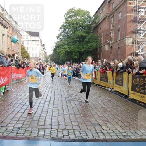13.09.2026 - Kiel Lauf Yannick Fuchs http://msf.ph/oto/10281601 13.09.2026 08:55:21 Ziel 114, 589, 1106, 1109, 1297, 1489, 2023, 2026, 2272, 2932, 3218, 3356, 3693, 4359, 4760, 4761, 4966, 5225, 5860, 6206, 6268, 7072, 7222, 7907, 8027, 8546, 9216, 10222, 10604, 10716, 11400, 11469, 12219, 471, 495, 561, 744, 820, 889, 1450, 1768, 2699, 2770, 2773, 3219, 3863, 4069, 4227, 4348, 4828, 5212, 5454, 6206, 6570, 6607, 7917, 9163, 10279, 10447, 10817, 10822, 11071, 11133, 11235, 11330, 11464, 11470, 11573, 11780, 12349, 12654, 329, 1952, 2453, 561, 820 meine-sportfotos.de