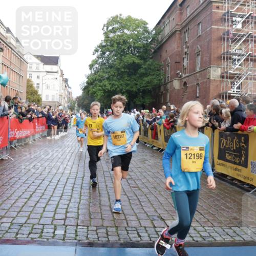 13.09.2026 - Kiel Lauf Yannick Fuchs http://msf.ph/oto/10281635 13.09.2026 08:55:24 Ziel 114, 329, 589, 1106, 1109, 1297, 1489, 2023, 2026, 2272, 2932, 3218, 3356, 3693, 4359, 4760, 4761, 4966, 5225, 5860, 6268, 7072, 7207, 7222, 7601, 7852, 7907, 8027, 9216, 9344, 10222, 10604, 10716, 11400, 11469, 12219, 12530, 471, 495, 744, 889, 1450, 1768, 2699, 2773, 3218, 3219, 3863, 4069, 4348, 4828, 5212, 6206, 6570, 6607, 7917, 8546, 9163, 10716, 10817, 10822, 11071, 11235, 11330, 11464, 11470, 11573, 11780, 12349, 1150, 1952, 2453, 561, 820 meine-sportfotos.de