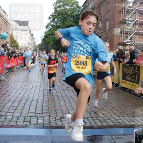 13.09.2026 - Kiel Lauf Yannick Fuchs http://msf.ph/oto/10281670 13.09.2026 08:55:26 Ziel 114, 329, 589, 1106, 1109, 1297, 1489, 1952, 2023, 2026, 2272, 2642, 2932, 3356, 3693, 4359, 4760, 4761, 4966, 5225, 5932, 6268, 7072, 7207, 7222, 7601, 7852, 7907, 8027, 9344, 10222, 10604, 11400, 11469, 12219, 12530, 471, 495, 744, 889, 1450, 1768, 2699, 2773, 3218, 3219, 3863, 4069, 4348, 4828, 5212, 5860, 6206, 6570, 6607, 7222, 7917, 8546, 9163, 9216, 10604, 10716, 10817, 10822, 11071, 11235, 11330, 11470, 11573, 11780, 12349, 277, 1150, 1160, 1310, 2453, 561, 820 meine-sportfotos.de