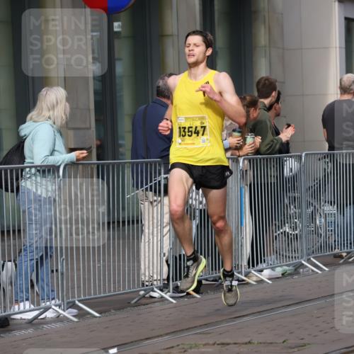 13.09.2026 - 21. swb-Marathon Bremen Strokosch-Dieckow http://msf.ph/oto/10281705 13.09.2026 10:28:31 Ziel 13567, 13593, 13624, 12272, 13501, 13515, 13547, 13635 meine-sportfotos.de