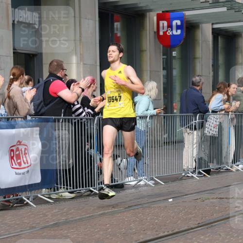 13.09.2026 - 21. swb-Marathon Bremen Strokosch-Dieckow http://msf.ph/oto/10281711 13.09.2026 10:28:32 Ziel 13567, 13593, 13614, 13624, 12272, 13501, 13515, 13547, 13635 meine-sportfotos.de