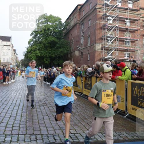 13.09.2026 - Kiel Lauf Yannick Fuchs http://msf.ph/oto/10281756 13.09.2026 08:55:33 Ziel 329, 589, 1106, 1952, 2272, 2344, 2453, 2642, 4122, 4760, 4761, 4966, 5932, 7207, 7601, 7852, 7907, 7929, 8027, 9344, 10271, 11657, 12219, 12530, 12712, 114, 471, 495, 589, 889, 1109, 1297, 1450, 1489, 1768, 2023, 2026, 2272, 2773, 2932, 3218, 3219, 3356, 3693, 3863, 4359, 4828, 5212, 5225, 5860, 6206, 6268, 6570, 7072, 7222, 7917, 8027, 8546, 9163, 9216, 10222, 10604, 10716, 10817, 10822, 11071, 11235, 11400, 11469, 11573, 12349, 277, 1150, 1160, 1310 meine-sportfotos.de