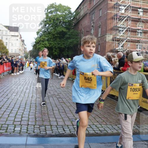 13.09.2026 - Kiel Lauf Yannick Fuchs http://msf.ph/oto/10281763 13.09.2026 08:55:33 Ziel 329, 589, 1106, 1952, 2272, 2344, 2453, 2642, 4122, 4760, 4761, 4966, 5932, 7207, 7601, 7852, 7907, 7929, 8027, 9344, 10271, 11657, 12219, 12530, 12712, 114, 471, 495, 589, 889, 1109, 1297, 1450, 1489, 1768, 2023, 2026, 2272, 2773, 2932, 3218, 3219, 3356, 3693, 3863, 4359, 4828, 5212, 5225, 5860, 6206, 6268, 6570, 7072, 7222, 7917, 8027, 8546, 9163, 9216, 10222, 10604, 10716, 10817, 10822, 11071, 11235, 11400, 11469, 11573, 12349, 277, 1150, 1160, 1310 meine-sportfotos.de