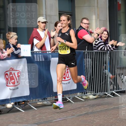 13.09.2026 - 21. swb-Marathon Bremen Strokosch-Dieckow http://msf.ph/oto/10281764 13.09.2026 10:28:37 Ziel 13593, 13604, 13614, 13624, 12272, 13515, 13547, 13567, 13635 meine-sportfotos.de
