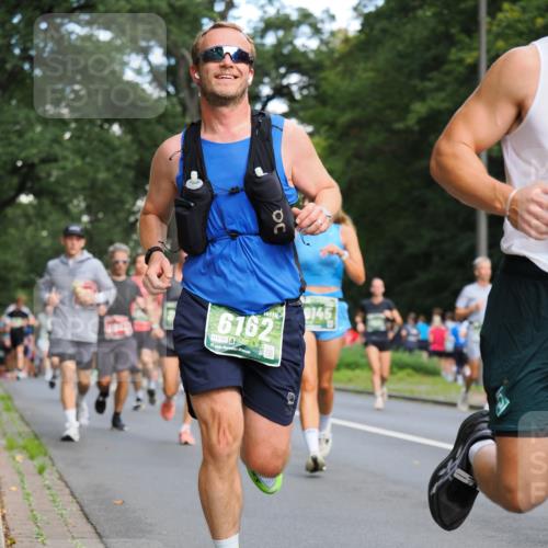13.09.2026 - 21. swb-Marathon Bremen TobiasT http://msf.ph/oto/10281787 13.09.2026 11:57:10 Laufen 6162, 6161 meine-sportfotos.de