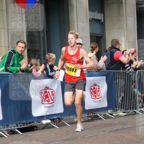 13.09.2026 - 21. swb-Marathon Bremen Strokosch-Dieckow http://msf.ph/oto/10281811 13.09.2026 10:28:43 Ziel 10597, 13604, 13614, 13624, 13515, 13547, 13567, 13593, 13624, 13635 meine-sportfotos.de