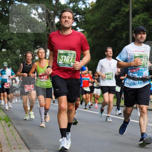 13.09.2026 - 21. swb-Marathon Bremen TobiasT http://msf.ph/oto/10281842 13.09.2026 11:57:37 Laufen 1412, 571, 3187, 21, 26, 21, 6, 6772, 116, 20975, 70 meine-sportfotos.de