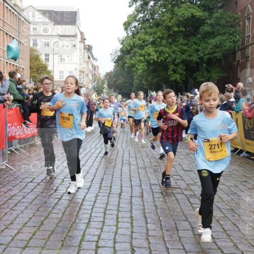 13.09.2026 - Kiel Lauf Yannick Fuchs http://msf.ph/oto/10281846 13.09.2026 08:55:42 Ziel 277, 1150, 1160, 1310, 1712, 2344, 2453, 2998, 3253, 4122, 4545, 4682, 6290, 7748, 7929, 9033, 9302, 10188, 10227, 10271, 10818, 11439, 11657, 12198, 12712, 114, 329, 589, 1106, 1109, 1297, 1489, 1768, 1952, 2023, 2026, 2272, 2344, 2642, 2932, 3218, 3219, 3356, 3693, 3863, 4359, 4760, 4761, 4966, 5212, 5225, 5860, 5932, 6206, 6268, 7072, 7207, 7222, 7601, 7852, 7907, 8027, 8546, 9216, 9344, 10222, 10604, 10716, 10817, 10822, 11235, 11400, 11469, 11573, 12219 meine-sportfotos.de