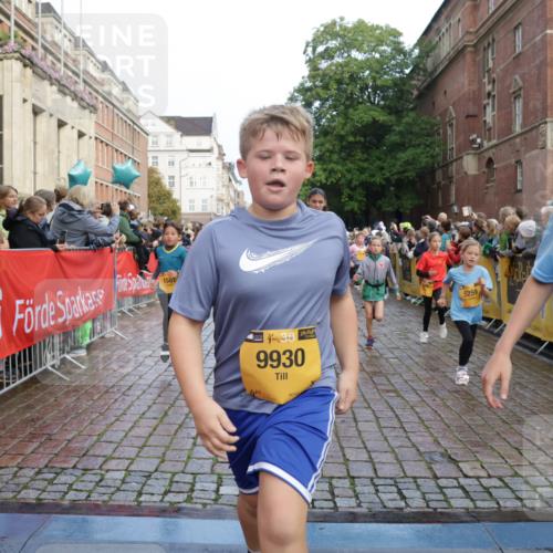 13.09.2026 - Kiel Lauf Yannick Fuchs http://msf.ph/oto/10281890 13.09.2026 08:55:45 Ziel 277, 645, 1150, 1160, 1249, 1310, 1712, 2453, 2998, 3253, 4122, 4545, 4682, 5876, 6290, 7748, 7929, 9033, 9302, 10188, 10227, 10271, 10818, 10934, 11439, 11657, 12198, 12712, 114, 329, 589, 1106, 1109, 1297, 1489, 1768, 1952, 2023, 2026, 2272, 2344, 2642, 2932, 3218, 3219, 3356, 3693, 4359, 4760, 4761, 4966, 5225, 5860, 5932, 6206, 6268, 7072, 7207, 7222, 7601, 7852, 7907, 7929, 8027, 8546, 9216, 9344, 10222, 10604, 10716, 11400, 11469, 11573, 12219, 74, 76 meine-sportfotos.de