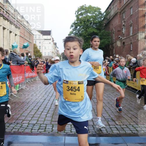 13.09.2026 - Kiel Lauf Yannick Fuchs http://msf.ph/oto/10281901 13.09.2026 08:55:46 Ziel 277, 645, 1150, 1160, 1249, 1310, 1712, 2453, 2998, 3253, 4122, 4545, 4682, 5297, 5876, 6290, 7748, 9033, 9302, 10188, 10227, 10271, 10818, 10934, 11439, 11657, 12198, 12712, 114, 329, 589, 1106, 1109, 1297, 1489, 1952, 2023, 2026, 2272, 2344, 2642, 2932, 3218, 3356, 3693, 4122, 4359, 4760, 4761, 4966, 5225, 5860, 5932, 6206, 6268, 7072, 7207, 7222, 7601, 7852, 7907, 7929, 8027, 8546, 9216, 9344, 10222, 10604, 10716, 11400, 11469, 11657, 12219, 74, 76 meine-sportfotos.de