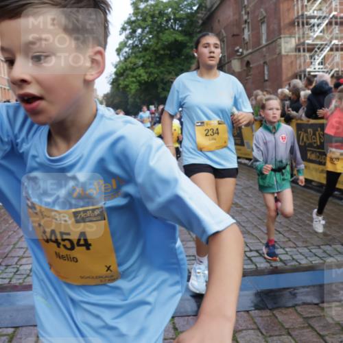 13.09.2026 - Kiel Lauf Yannick Fuchs http://msf.ph/oto/10281906 13.09.2026 08:55:46 Ziel 277, 645, 1150, 1160, 1249, 1310, 1712, 2453, 2998, 3253, 4122, 4545, 4682, 5297, 5876, 6290, 7748, 9033, 9302, 10188, 10227, 10271, 10818, 10934, 11439, 11657, 12198, 12712, 114, 329, 589, 1106, 1109, 1297, 1489, 1952, 2023, 2026, 2272, 2344, 2642, 2932, 3218, 3356, 3693, 4122, 4359, 4760, 4761, 4966, 5225, 5860, 5932, 6206, 6268, 7072, 7207, 7222, 7601, 7852, 7907, 7929, 8027, 8546, 9216, 9344, 10222, 10604, 10716, 11400, 11469, 11657, 12219, 74, 76 meine-sportfotos.de