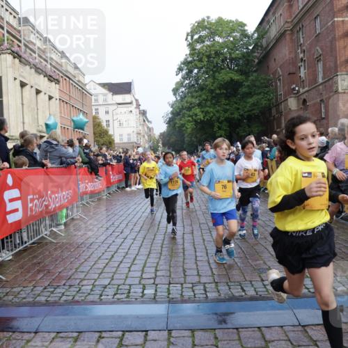 13.09.2026 - Kiel Lauf Yannick Fuchs http://msf.ph/oto/10281920 13.09.2026 08:55:48 Ziel 277, 645, 1150, 1160, 1249, 1310, 1712, 2453, 2998, 3253, 4545, 4682, 4755, 5289, 5297, 5876, 6290, 7748, 8960, 9033, 9302, 10188, 10227, 10271, 10818, 10934, 11439, 12198, 114, 329, 589, 1106, 1109, 1297, 1489, 1952, 2023, 2026, 2272, 2344, 2453, 2642, 2932, 3218, 3356, 3693, 4122, 4359, 4760, 4761, 4966, 5225, 5860, 5932, 6268, 7072, 7207, 7222, 7601, 7852, 7907, 7929, 8027, 8546, 9216, 9344, 10222, 10271, 10604, 10716, 11400, 11469, 11657, 12219, 12712, 74, 76 meine-sportfotos.de