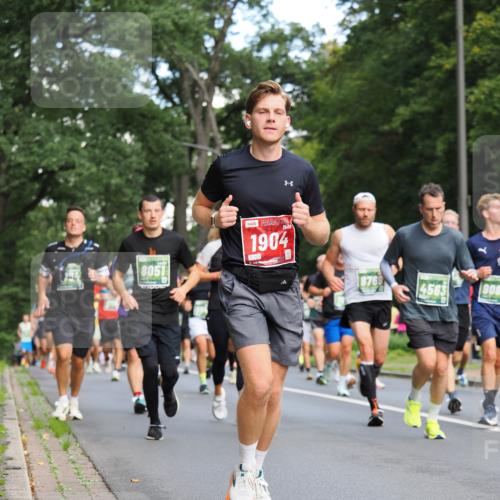 13.09.2026 - 21. swb-Marathon Bremen TobiasT http://msf.ph/oto/10281926 13.09.2026 11:58:02 Laufen 8051, 1904, 8769, 4563, 908 meine-sportfotos.de