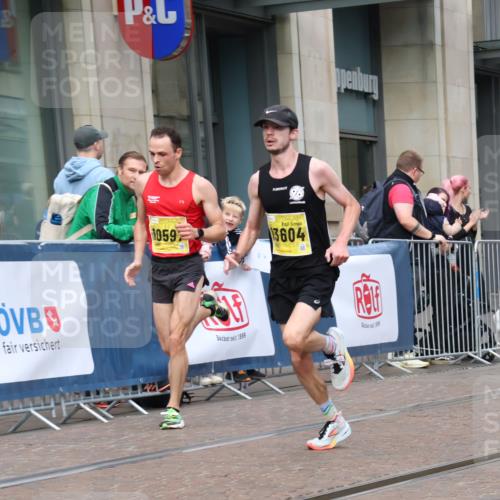 13.09.2026 - 21. swb-Marathon Bremen Strokosch-Dieckow http://msf.ph/oto/10281929 13.09.2026 10:29:08 Ziel 11234, 13517, 13542, 13557, 10597, 13604, 13614, 13624 meine-sportfotos.de