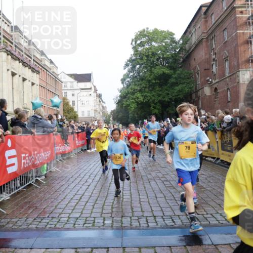 13.09.2026 - Kiel Lauf Yannick Fuchs http://msf.ph/oto/10281931 13.09.2026 08:55:48 Ziel 277, 645, 1150, 1160, 1249, 1310, 1712, 2453, 2998, 3253, 4545, 4682, 4755, 5289, 5297, 5876, 6290, 7748, 8960, 9033, 9302, 10188, 10227, 10271, 10818, 10934, 11439, 12198, 114, 329, 589, 1106, 1109, 1297, 1489, 1952, 2023, 2026, 2272, 2344, 2453, 2642, 2932, 3218, 3356, 3693, 4122, 4359, 4760, 4761, 4966, 5225, 5860, 5932, 6268, 7072, 7207, 7222, 7601, 7852, 7907, 7929, 8027, 8546, 9216, 9344, 10222, 10271, 10604, 10716, 11400, 11469, 11657, 12219, 12712, 74, 76 meine-sportfotos.de