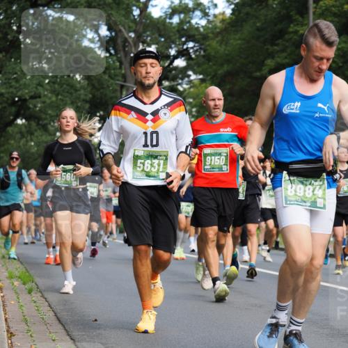 13.09.2026 - 21. swb-Marathon Bremen TobiasT http://msf.ph/oto/10281945 13.09.2026 11:58:09 Laufen 560, 10, 5631, 9150, 267, 8984 meine-sportfotos.de