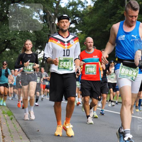13.09.2026 - 21. swb-Marathon Bremen TobiasT http://msf.ph/oto/10281951 13.09.2026 11:58:09 Laufen 8560, 10, 5631, 9150, 8984 meine-sportfotos.de