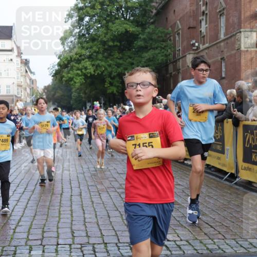 13.09.2026 - Kiel Lauf Yannick Fuchs http://msf.ph/oto/10281964 13.09.2026 08:55:50 Ziel 277, 645, 1150, 1160, 1249, 1310, 1712, 2998, 3253, 3358, 4545, 4682, 4755, 5289, 5297, 5547, 5876, 6290, 7748, 8619, 8960, 9033, 9302, 9792, 10188, 10227, 10818, 10934, 11439, 12198, 114, 329, 589, 1106, 1109, 1297, 1489, 1952, 2023, 2026, 2272, 2344, 2453, 2642, 2932, 3356, 3693, 4122, 4359, 4760, 4761, 4966, 5225, 5860, 5932, 6268, 7072, 7207, 7222, 7601, 7852, 7907, 7929, 8027, 9216, 9344, 10222, 10227, 10271, 10604, 11400, 11469, 11657, 12219, 12712, 74, 76, 669, 114 meine-sportfotos.de