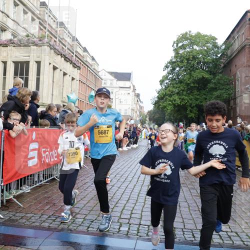 13.09.2026 - Kiel Lauf Yannick Fuchs http://msf.ph/oto/10281996 13.09.2026 08:55:55 Ziel 277, 547, 645, 1160, 1249, 1310, 1712, 2711, 3253, 3358, 3409, 4545, 4682, 4755, 5289, 5297, 5547, 5781, 5876, 6290, 7816, 8619, 8960, 9792, 10188, 10934, 12557, 277, 329, 589, 1106, 1150, 1712, 1952, 2023, 2026, 2272, 2344, 2453, 2642, 2932, 2998, 3356, 3693, 4122, 4359, 4760, 4761, 4966, 5932, 6268, 7072, 7207, 7601, 7748, 7852, 7907, 7929, 8027, 9033, 9302, 9344, 10227, 10271, 10818, 11439, 11469, 11657, 12219, 12712, 74, 76, 669, 114 meine-sportfotos.de