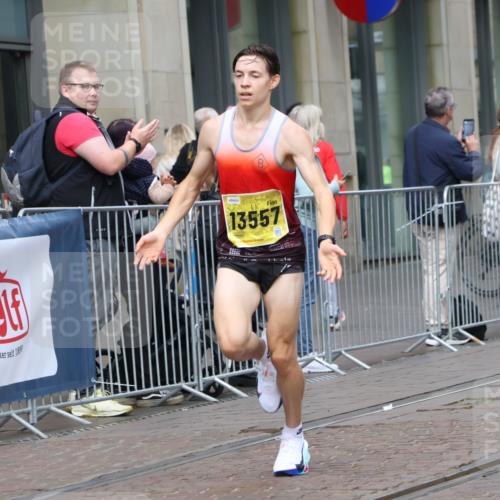 13.09.2026 - 21. swb-Marathon Bremen Strokosch-Dieckow http://msf.ph/oto/10282000 13.09.2026 10:29:26 Ziel 11234, 13510, 13579, 13623, 10597, 13517, 13542, 13557, 13604 meine-sportfotos.de