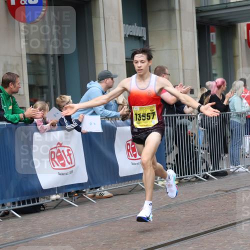 13.09.2026 - 21. swb-Marathon Bremen Strokosch-Dieckow http://msf.ph/oto/10282006 13.09.2026 10:29:27 Ziel 11234, 13510, 13579, 13623, 10597, 13517, 13542, 13557, 13604 meine-sportfotos.de