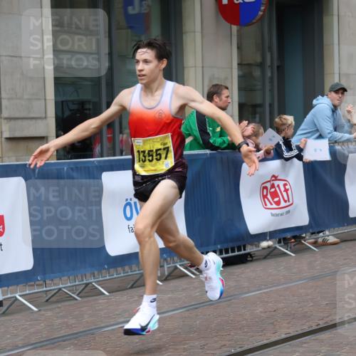 13.09.2026 - 21. swb-Marathon Bremen Strokosch-Dieckow http://msf.ph/oto/10282019 13.09.2026 10:29:27 Ziel 11234, 13510, 13579, 13623, 10597, 13517, 13542, 13557, 13604 meine-sportfotos.de