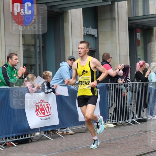 13.09.2026 - 21. swb-Marathon Bremen Strokosch-Dieckow http://msf.ph/oto/10282027 13.09.2026 10:29:28 Ziel 11234, 13510, 13579, 13623, 10597, 13517, 13542, 13557 meine-sportfotos.de