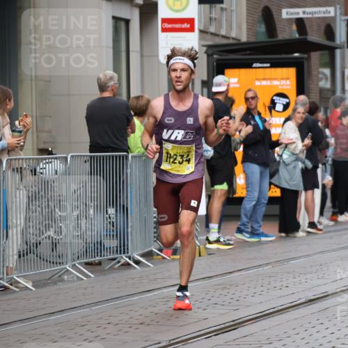 13.09.2026 - 21. swb-Marathon Bremen Strokosch-Dieckow http://msf.ph/oto/10282052 13.09.2026 10:29:32 Ziel 13510, 13579, 13623, 11234, 13517, 13542, 13557 meine-sportfotos.de